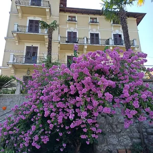 https://villa-marija-lovran.primorje-gorskikotar.com